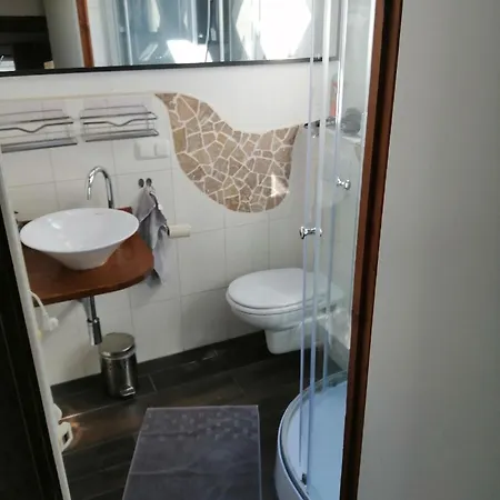 Mit Badezuber Und Aussendusche بيت للعطل *