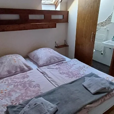 Mit Badezuber Und Aussendusche بيت للعطل Frielendorf